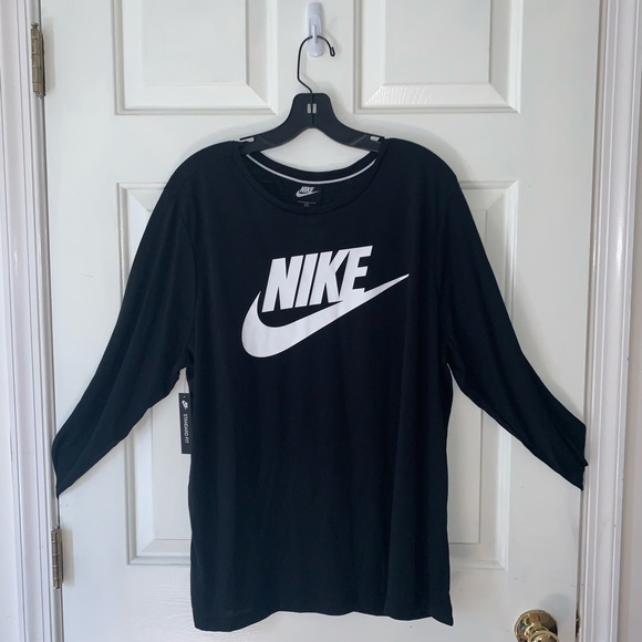 Nike Tops - Nike Black & White Long Sleeve Shirt